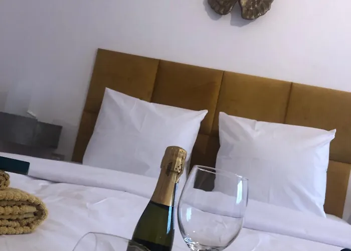 Gold Angel בית הארחה